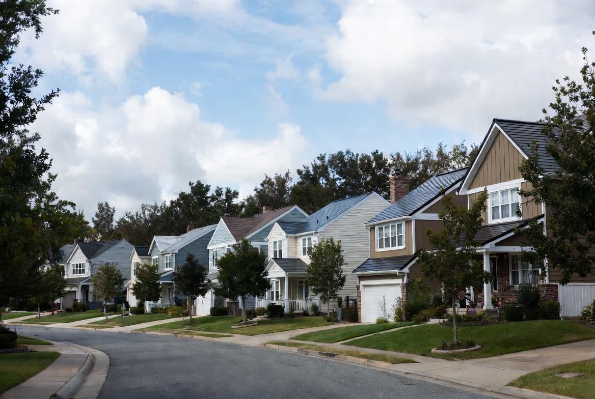 Fixed vs. Adjustable Rate Mortgage: Which Is Better Right Now?